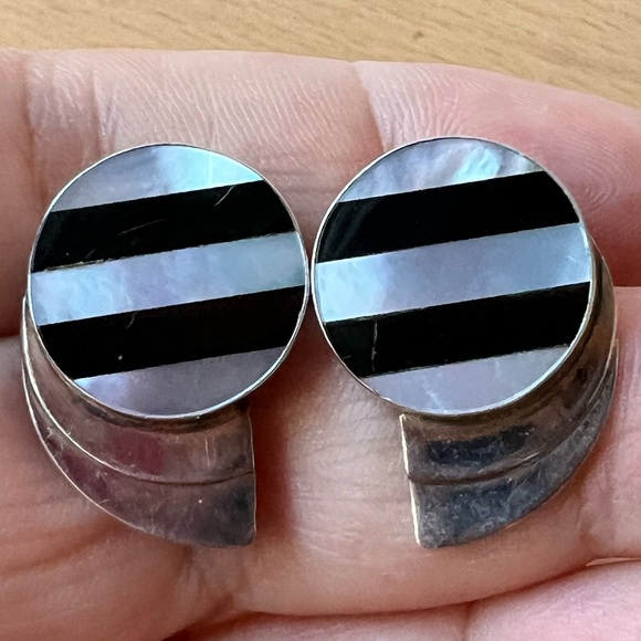 VINTAGE MOTHER OF PEARL ONYX DESIGNER ARTISAN CRAFTED EARRINGS 925 STERLING SLVR